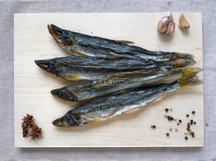 Рыцарское мясо олень: Корюшка вяленая без икры