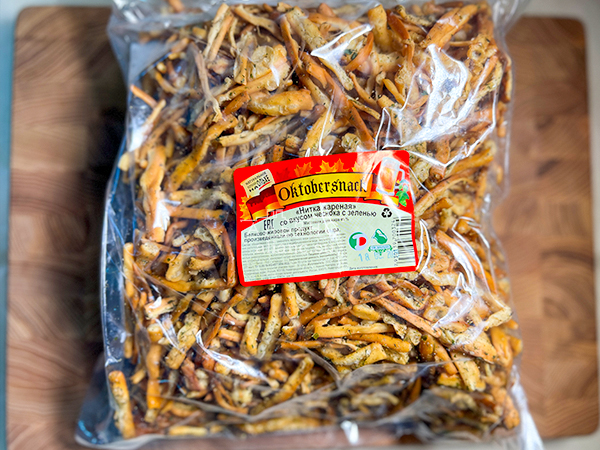 Нитка ЖАРЕНАЯ "Чеснок с зеленью" Oktobersnack 1 кг (сырный продукт) в Старом Осколе