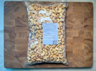 Сухарики с томатом: Кешью жарено-соленый